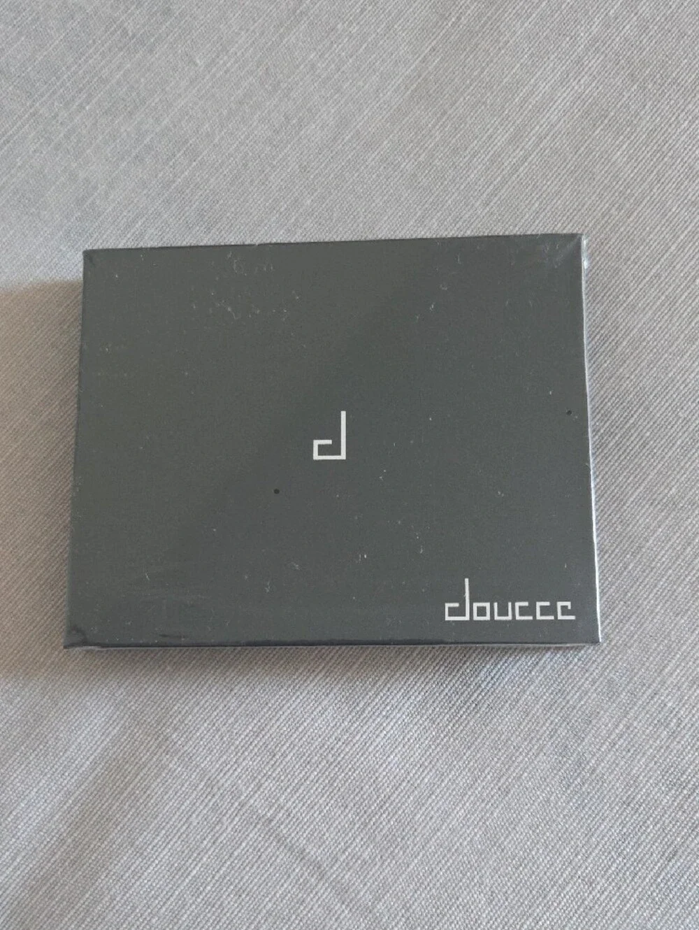 Doucce Eyeshadow Palette — Copper, Peach, Gold & Black Shades- Neutral Tones